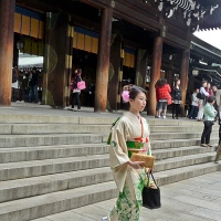 Femme japonaise en costume traditionnel