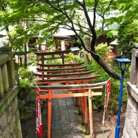 Entrée d'un temple à Ueno koen