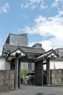 Porte majestueuse du palais imperial de Tokyo