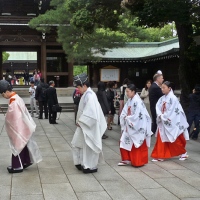 Procession de moines au Meiji-jingū