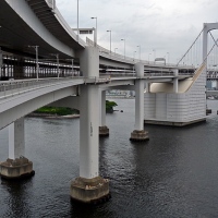 Architecture du Rainbow Bridge à Tokyo