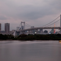 La nuit tombe sur le Rainbow Bridge 1/3