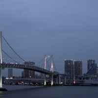 Vue du Rainbow Bridge depuis le Rainbow Bridge à Tokyo