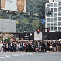 Piétons qui attendent au carrefour de Shibuya