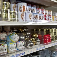 Rayons des boutiques "100-yen shop"