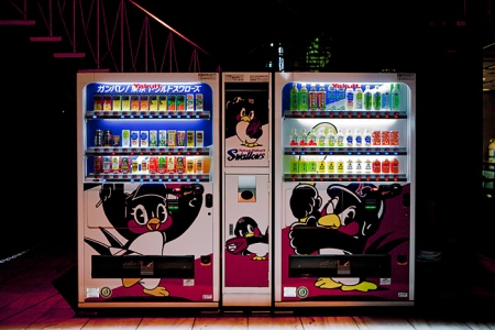 Distributeur de boissons décoré