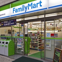 Un konbini de l'enseigne "Family Mart" Un konbini de l'enseigne "Family Mart"