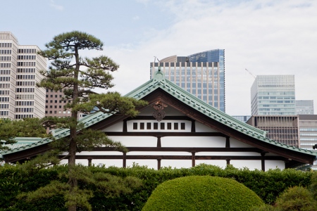 Les immeubles de Marunouchi vus depuis le jardin du Palais Imperial Les immeubles de Marunouchi vus depuis le jardin du Palais Imperial