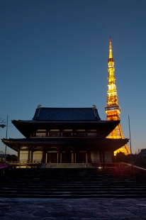 Le temple Zōjō-ji et la Tokyo Tower au crépuscule Le temple Zōjō-ji et la Tokyo Tower au crépuscule
